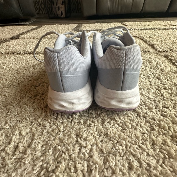 Women’s Nike athletic shoes - Picture 3 of 6